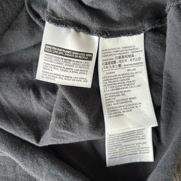 GUC SzM Levi's Women's Black Sleeveless Top - Picture 6 of 6